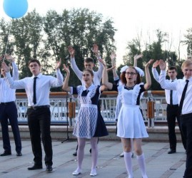 Традиционный общегородской выпускной «Вальс на Набережной» 2019