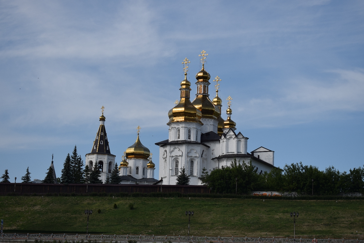 Выставка «Священный уголок Сибири. Тюменский Свято-Троицкий монастырь» на Набережной