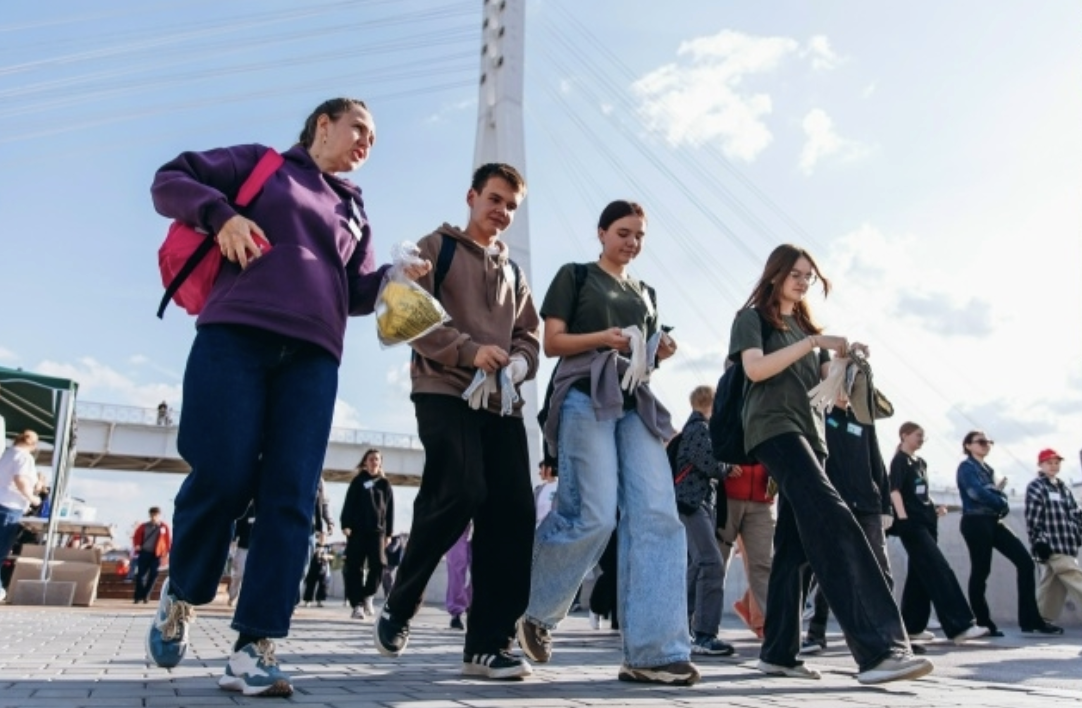 Субботник на Вознесенской набережной